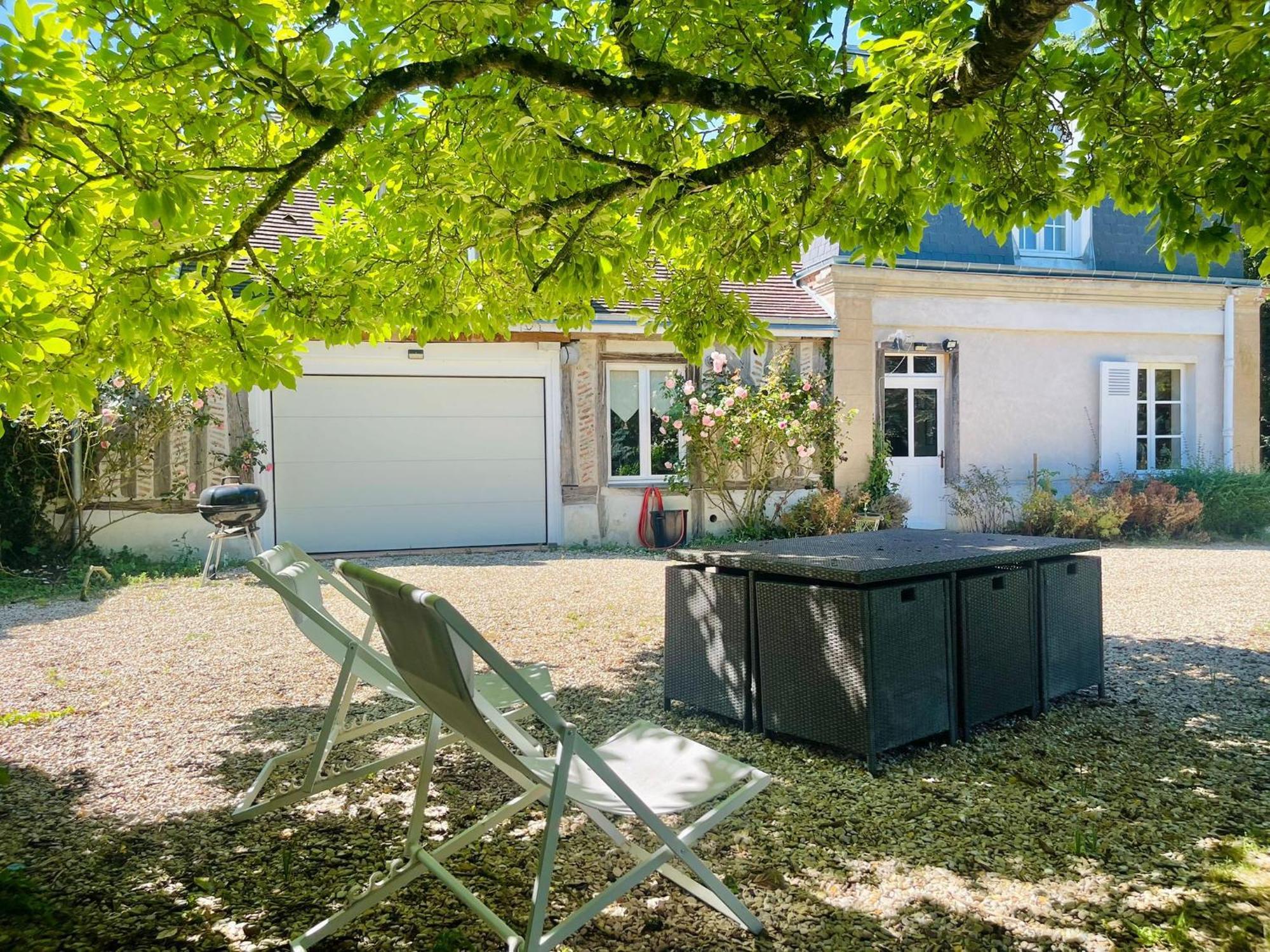 Maison Chaleureuse De 4 A 12 Personnes Neuville-aux-Bois エクステリア 写真