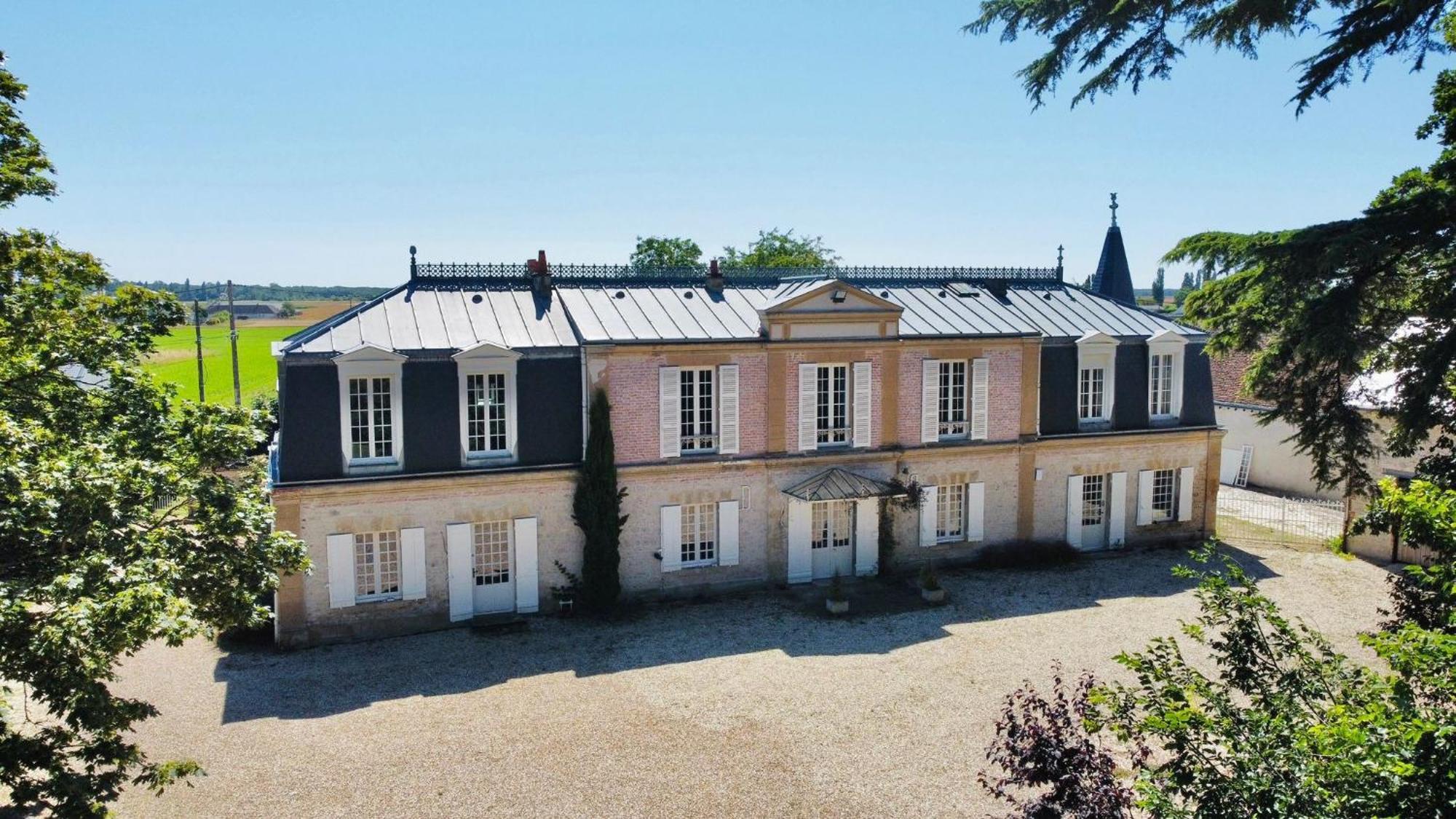 Maison Chaleureuse De 4 A 12 Personnes Neuville-aux-Bois エクステリア 写真